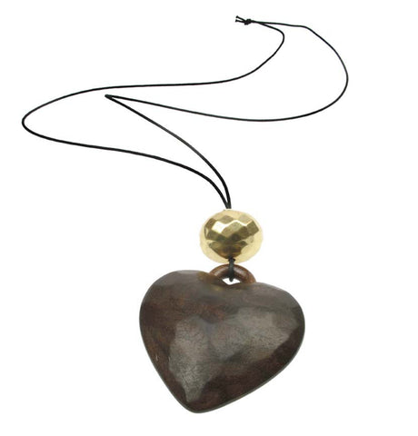 A stunning Heart pendant with antique gold plated bead