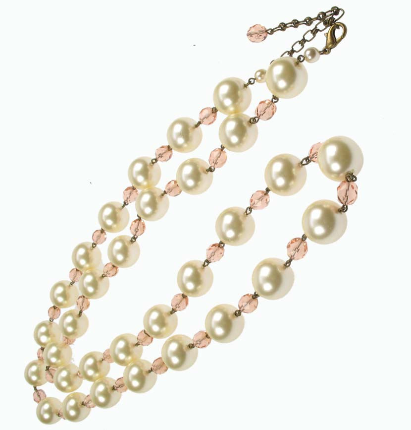 Long pearl and pink necklace